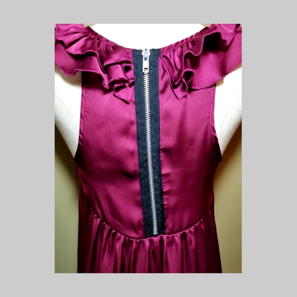 Tramp Tri-Ruffle Sleeveless Blouse - Picture 6 of 8